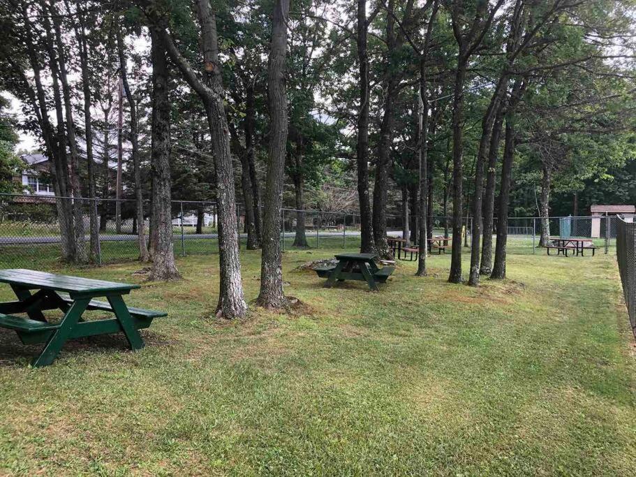Modern Home Near Lake W Hottub, Game Room, Fireplace Albrightsville 外观 照片